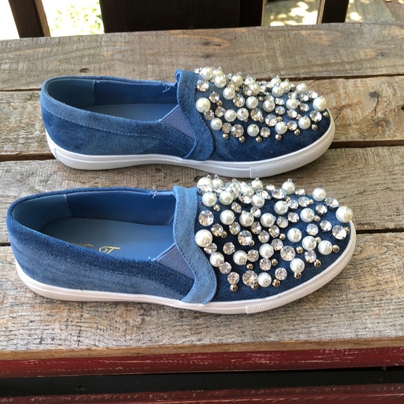 NEW Vigo Fiare Crystal Adorned Denim Sneaks. 6.5 - Picture 3 of 3